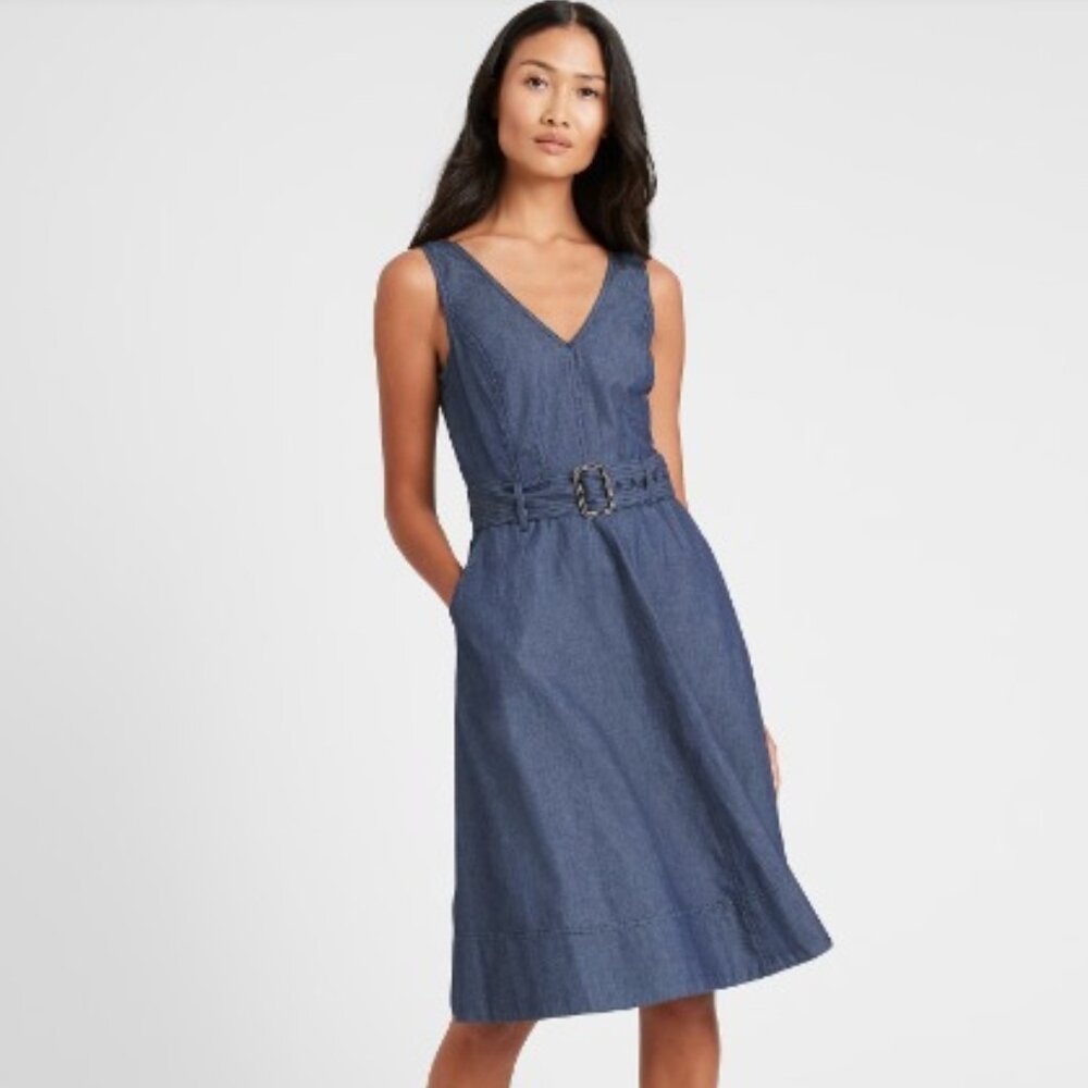 NWT Banana Republic Petite Denim V-Neck Dress - Size 8 Petite